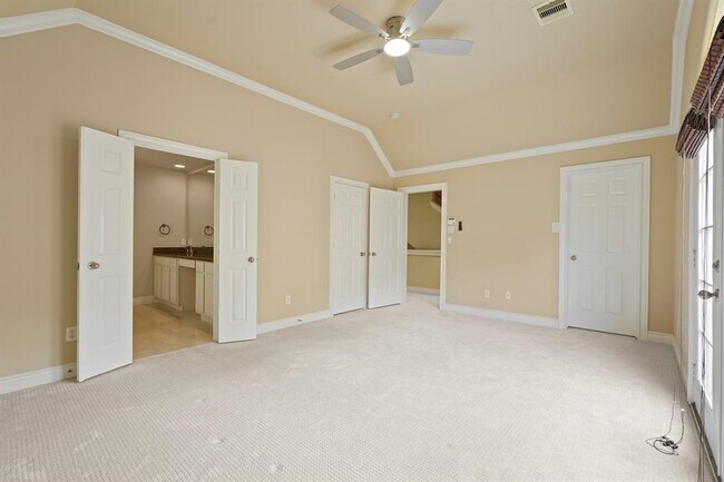 Building Photo - 2615 Cheshire Oaks Dr