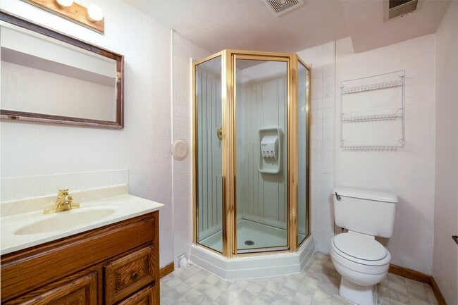 Building Photo - Large updated 4 bedroom 3 bath home in Laurel