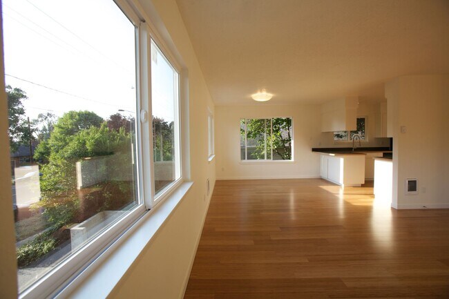 Building Photo - #244-5110 SE 41st Ave