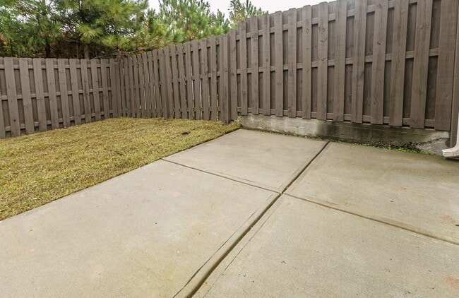 Building Photo - 950 Erika Ln