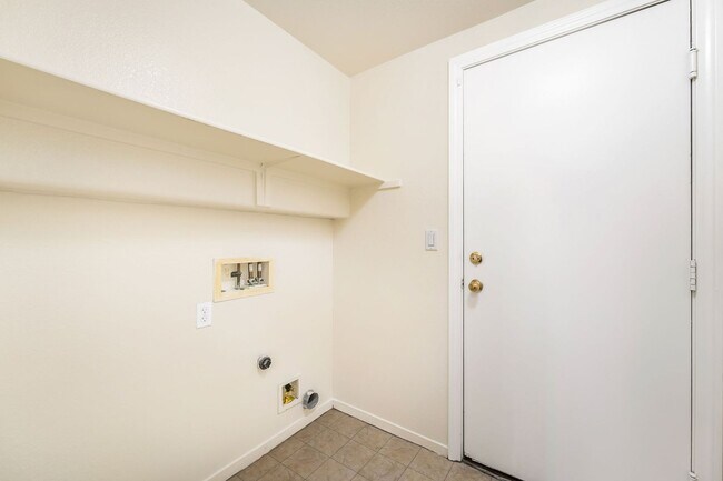 Building Photo - Modern Southwest Las Vegas Home with Fresh Upgrades & Inviting Open Layout!