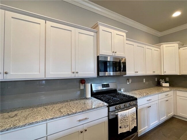 Building Photo - 4703 SW Lilly St