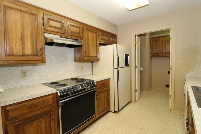 Building Photo - 5822 Gordon Ln