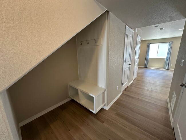 Building Photo - Modern Living in Skyview Village