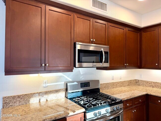 Building Photo - 62 Secret Hollow Ln