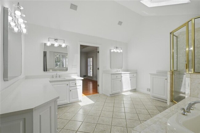 Building Photo - 1190 W Paces Ferry Rd NW