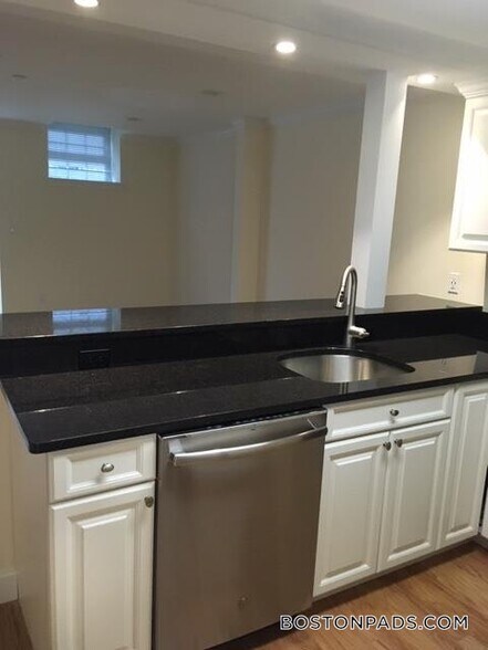 Building Photo - 22 Chauncy St