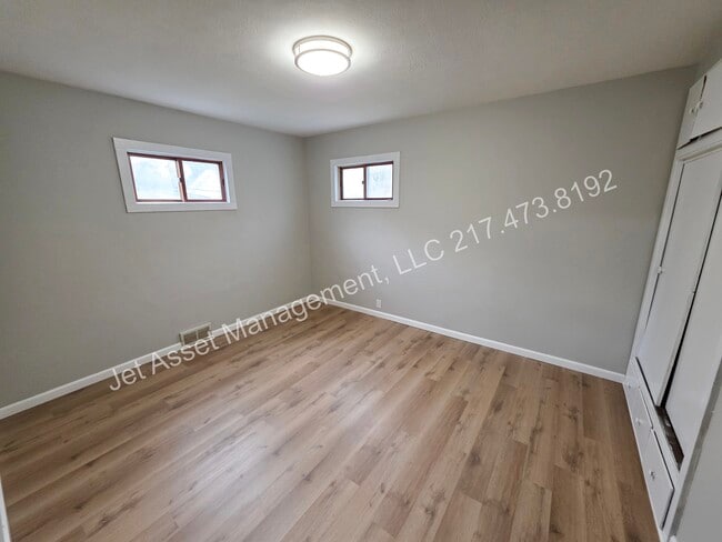 Building Photo - 3 bed house for RENT