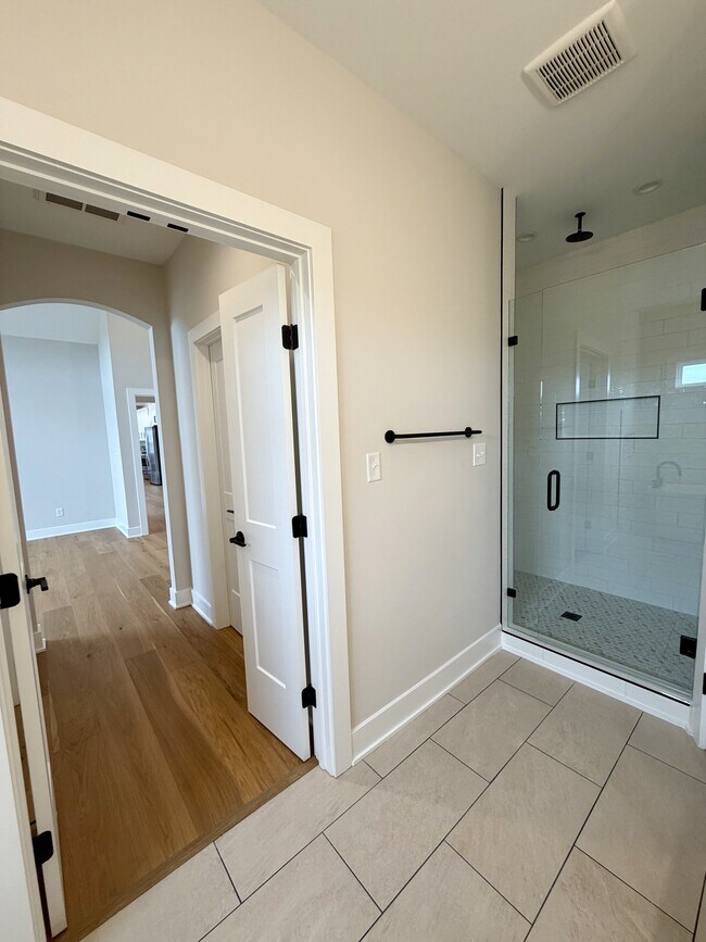 Building Photo - 204 Crest Ridge Ct