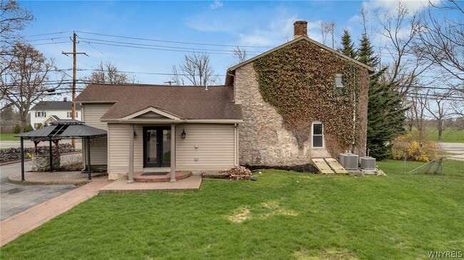 Building Photo - 9060 Main St