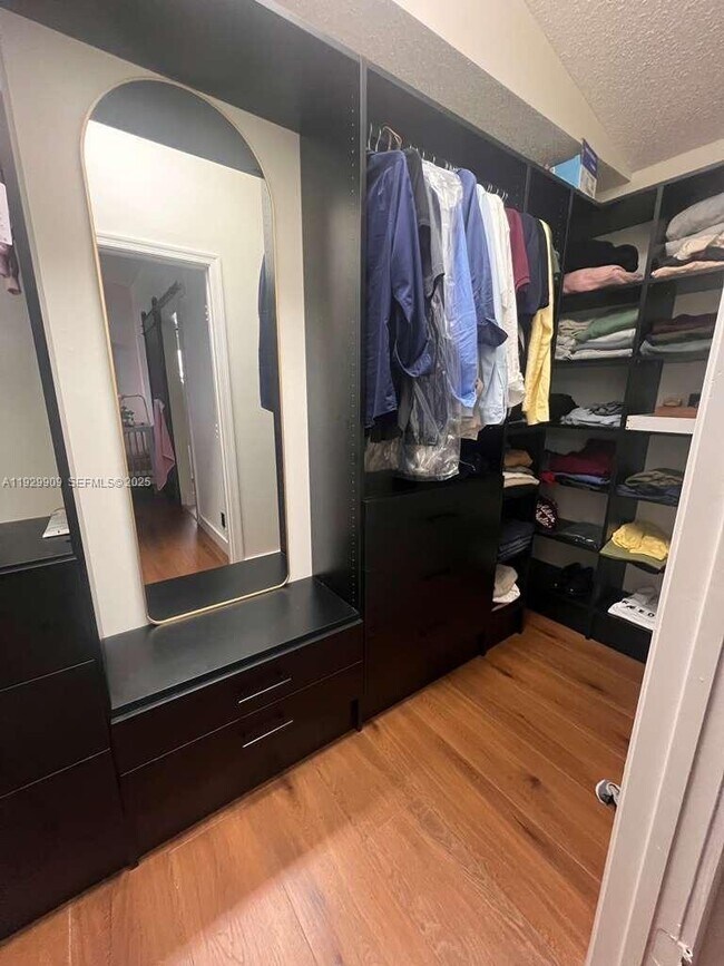 Building Photo - 2177 SW Olympic Club Terrace