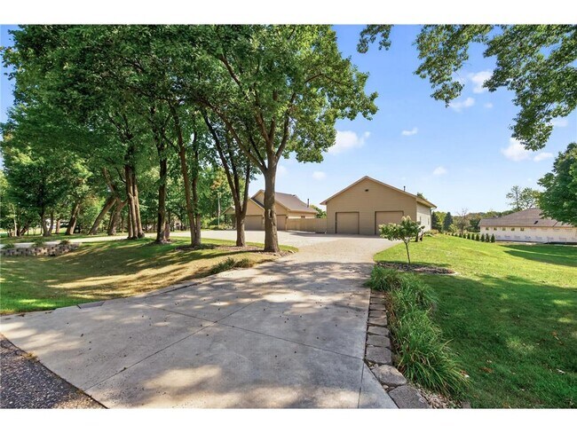 Building Photo - 14372 Heather Ridge Dr