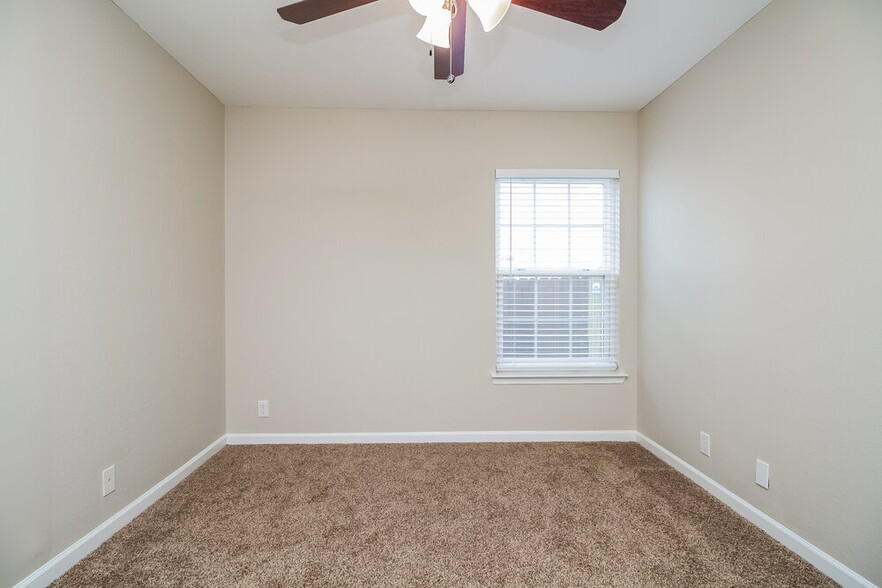 Building Photo - 1105 Sima Shabat Ct