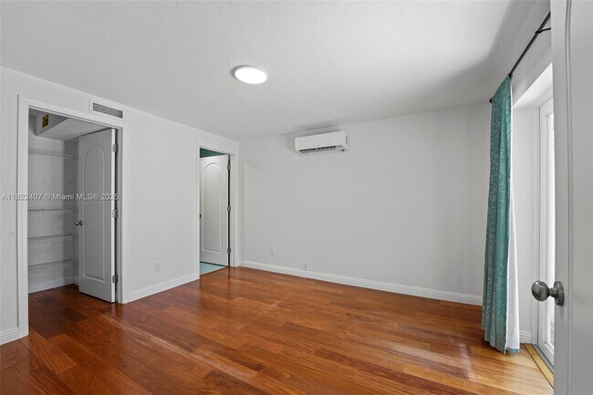 Building Photo - 12730 Ixora Rd