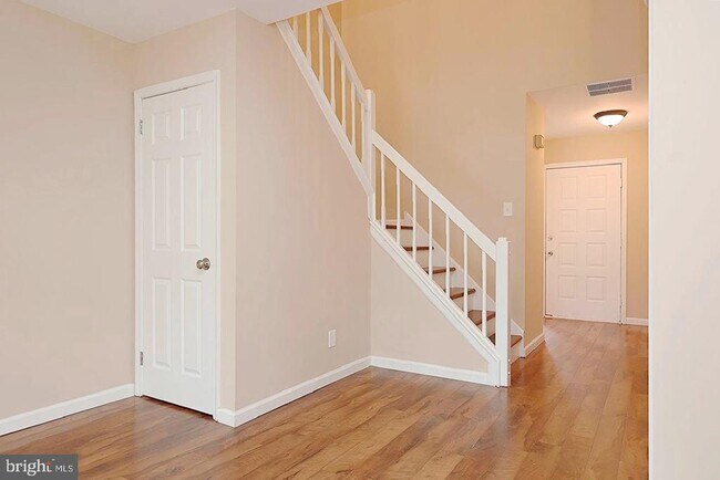 Building Photo - 13 5 Crown Royal Cir