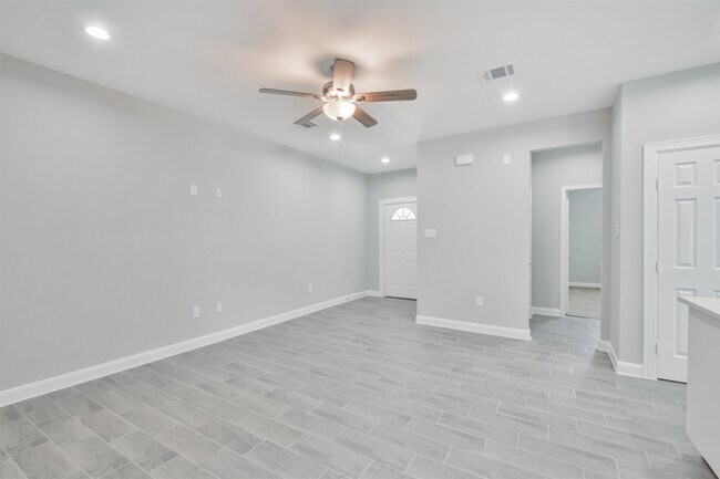 Building Photo - 7524 E Maxroy St