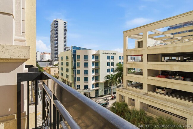 Building Photo - 801 S Olive Ave