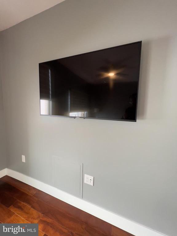 Building Photo - 423 Wallace St