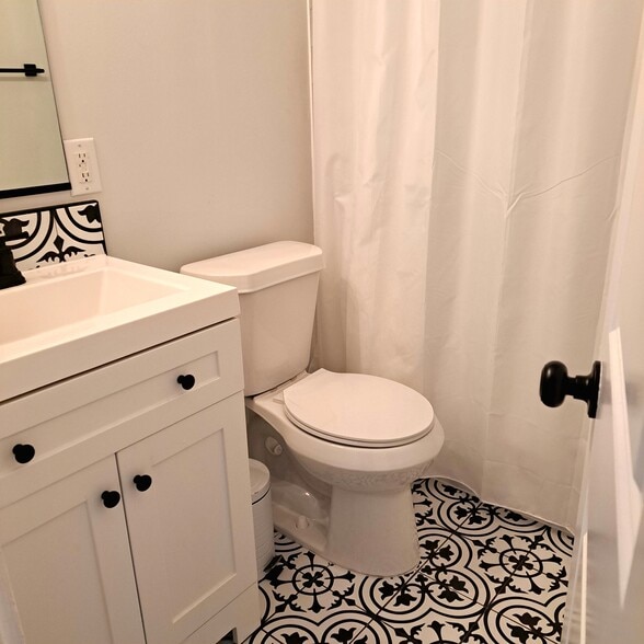 Clean one bathroom tub/shower - 3645 Azalea Dr