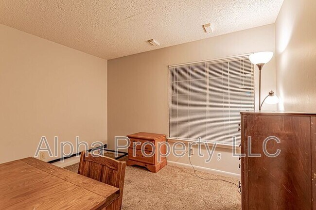 Building Photo - 220 Elm St