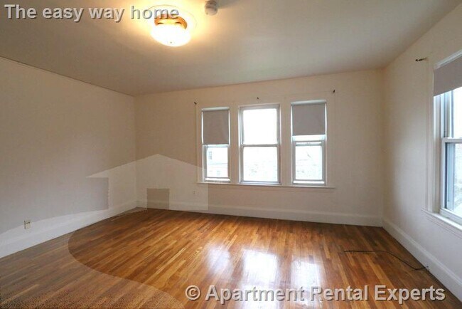 Building Photo - 44 Central St