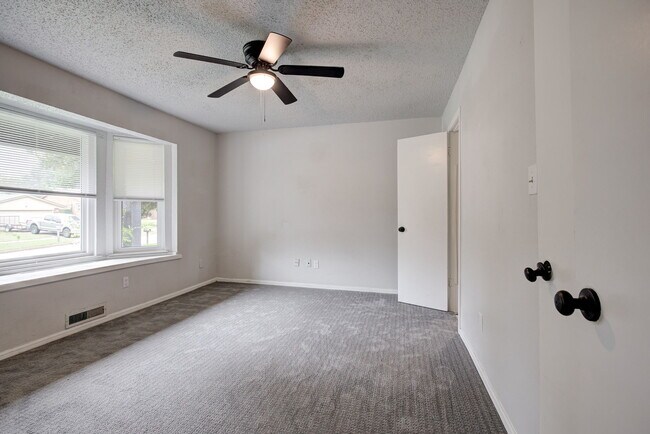 Building Photo - 1707 Ridgemont Cir
