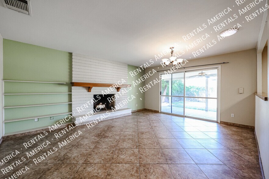 Building Photo - 2421 S Terrace Rd