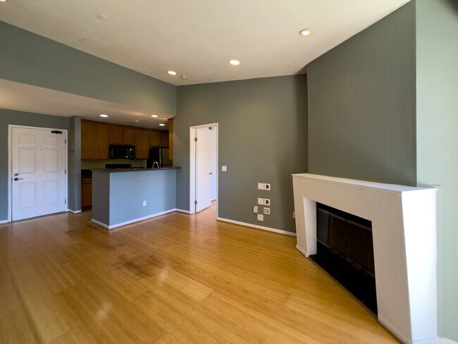 Building Photo - 7160 Shoreline Dr
