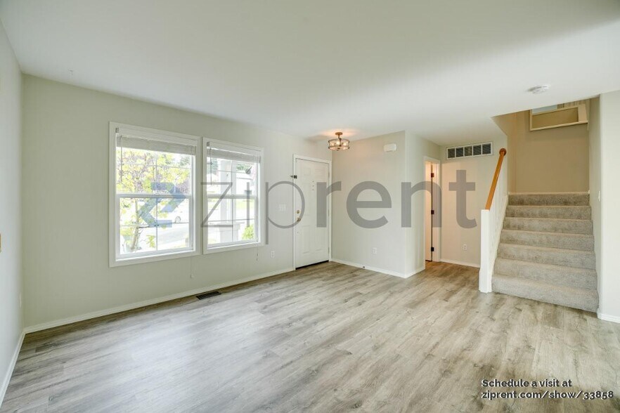 Building Photo - Unit