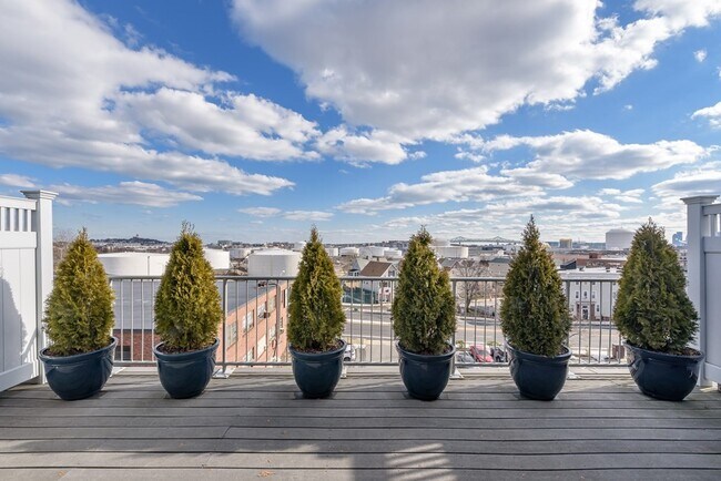 Building Photo - 210 Broadway