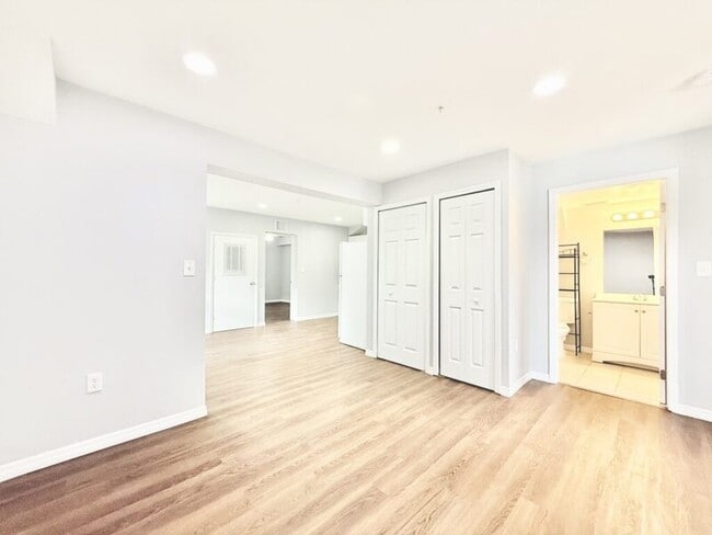 Building Photo - 425 F St