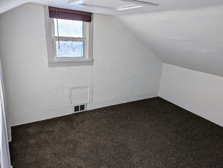 Building Photo - 1548 S 57th St