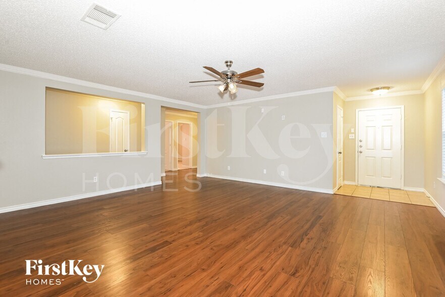 Building Photo - 2115 Van Zandt Dr