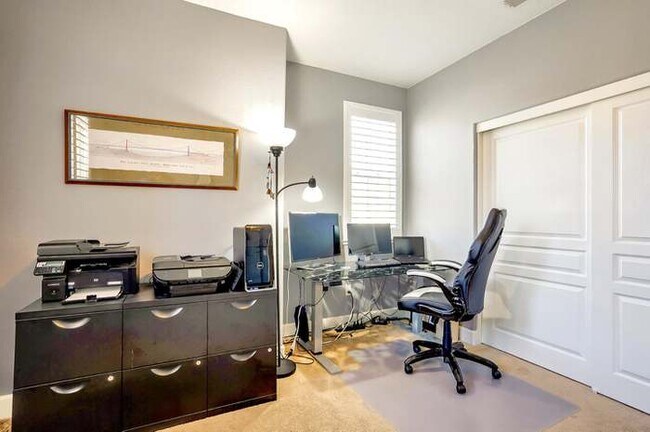 Building Photo - 217 Southpark Ct