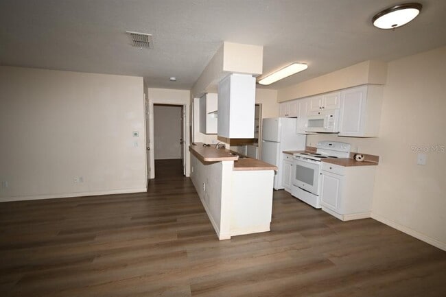 Building Photo - 36047 Deer Creek Dr