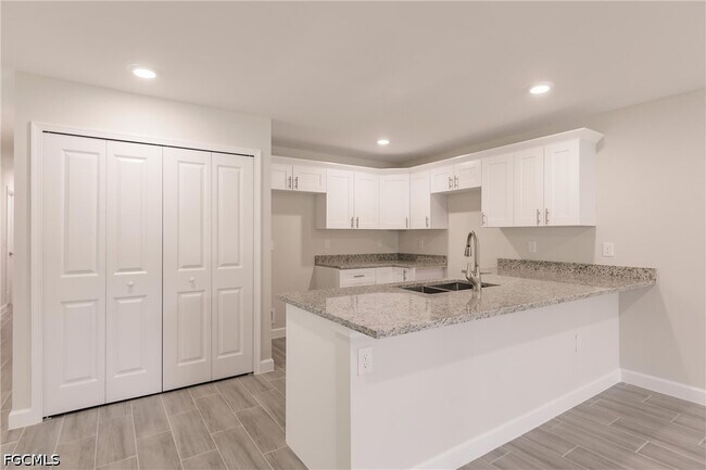 Building Photo - 4780 15th St SW