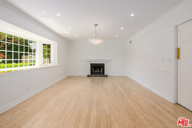 Building Photo - 8760 White Oak Ave