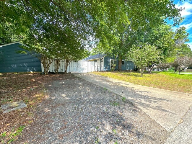 Building Photo - 11824 Larkridge Ct