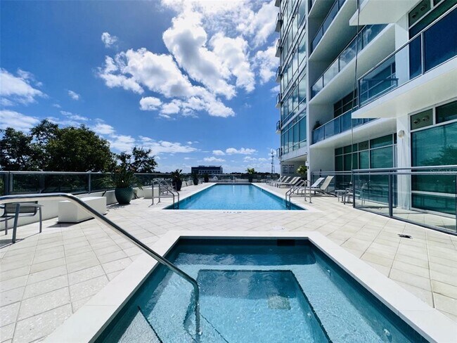 Building Photo - 101 S Eola Dr