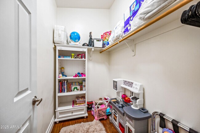 Building Photo - 1817 E Willow Tree Ct