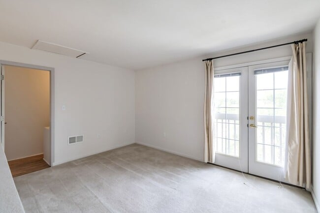 Building Photo - 1BR w/ Attached Garage & Balcony near Downtown Littleton