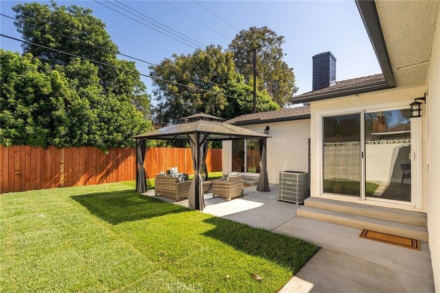 Building Photo - 3723 Sandgate Dr