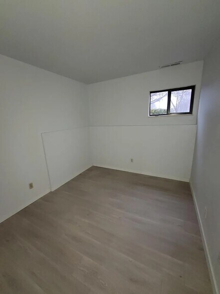 Building Photo - 2127 Melrose Dr
