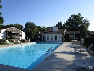 Pool - Peppertree Apartments