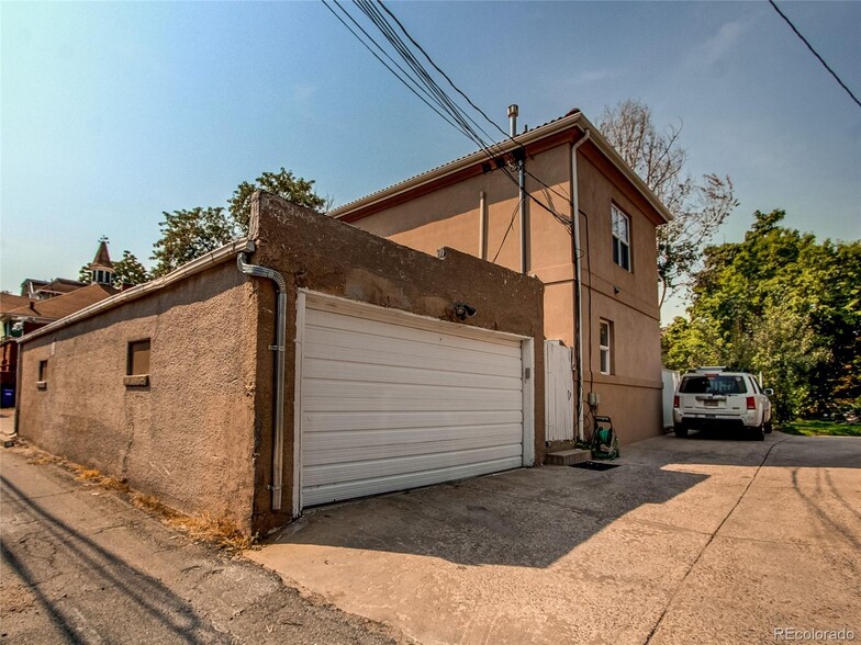 Building Photo - 956 N Washington St