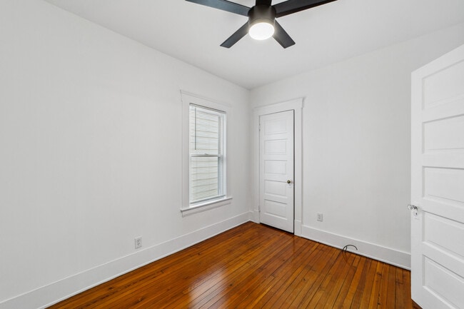 Building Photo - 1356 W 58th St