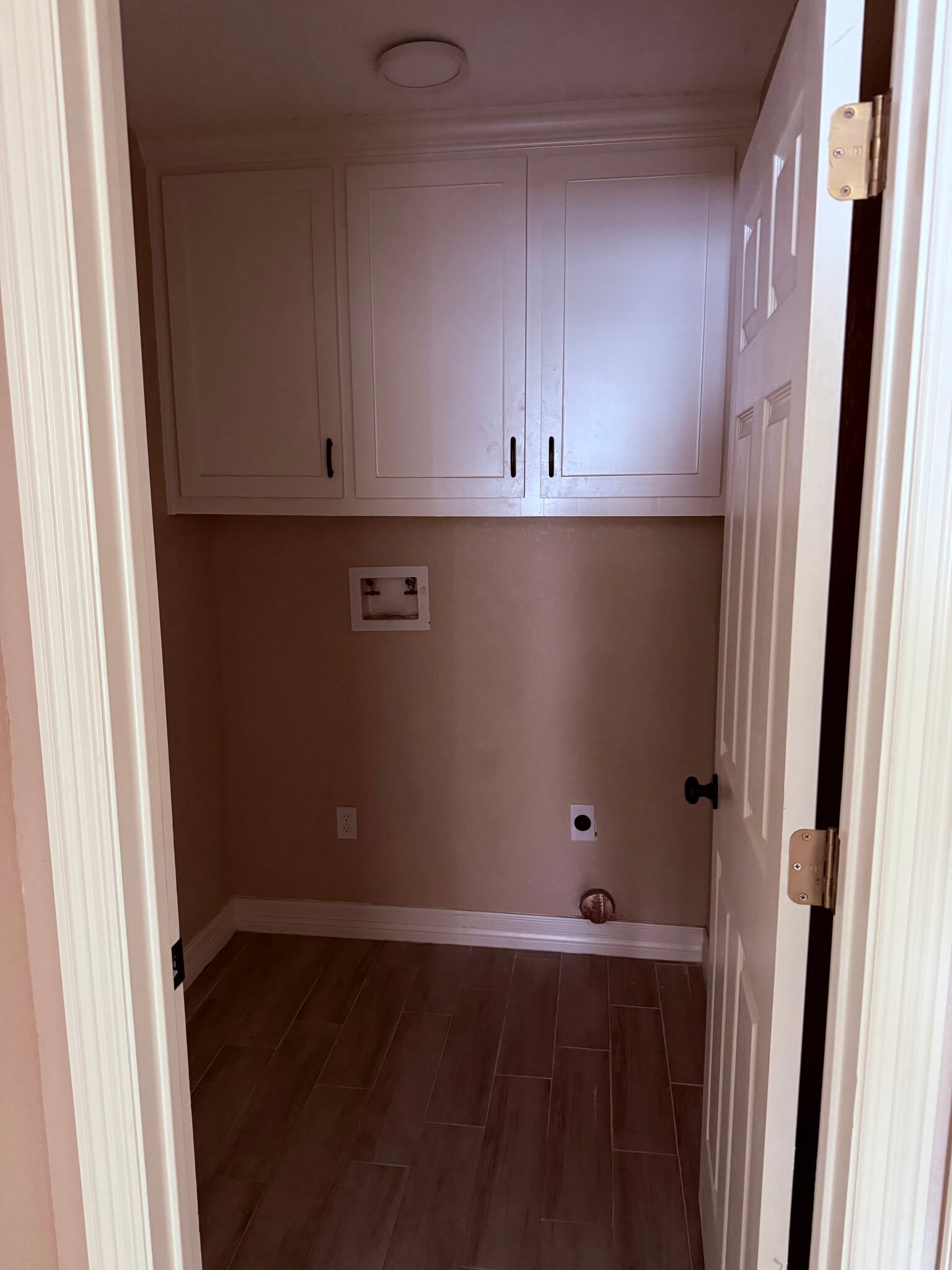 In-unit Laundry Hook Up - 1026 N Arcola St