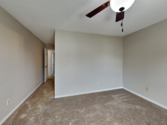 Building Photo - 10249 Draycott Ave