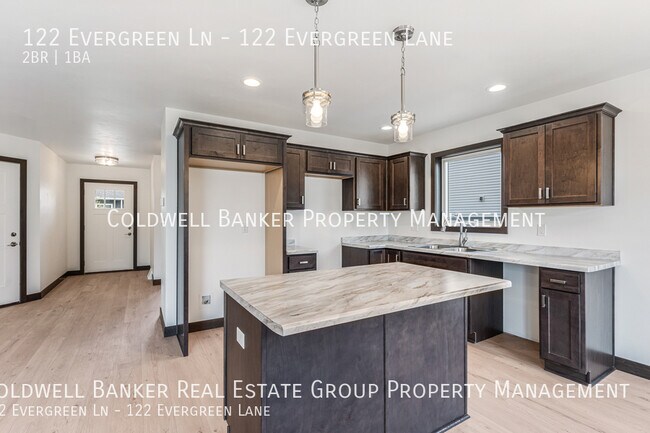 Building Photo - 122 Evergreen Ln