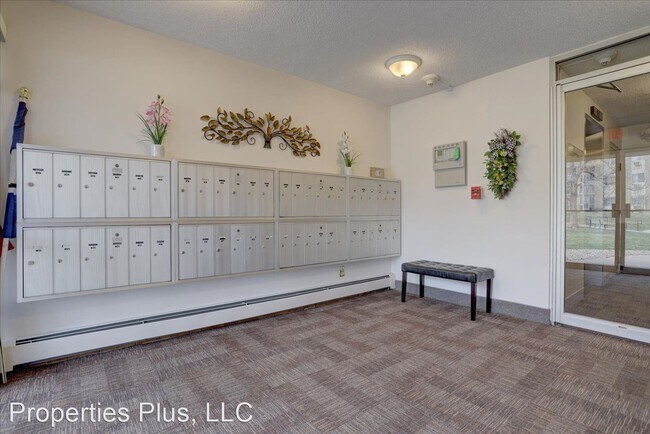 Building Photo - 2 br, 1 bath House - 13500 E Cornell Ave #102